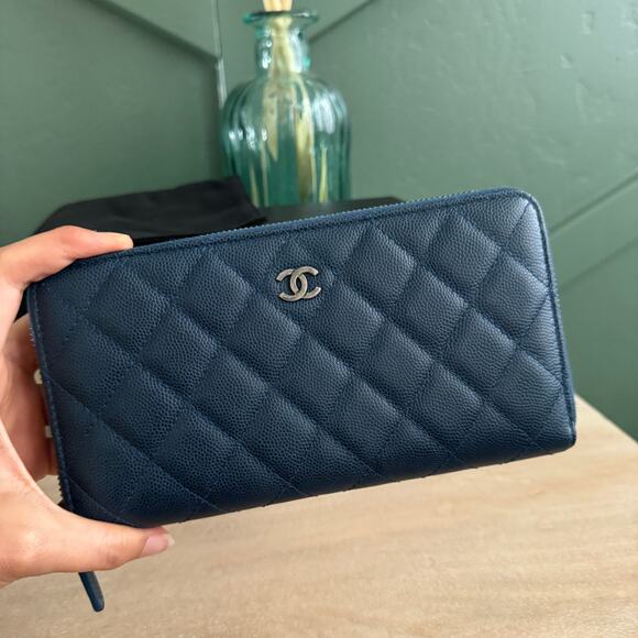 EUC Chanel Zip Around Caviar Blue Leather Wallet Aged Silver HW - Picture 2 of 13